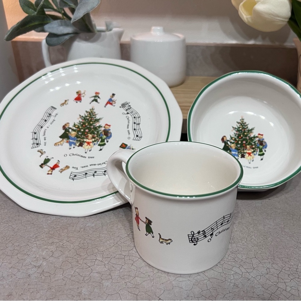 Pfaltzgraff Christmas Melody Dinnerware Set - Green and White